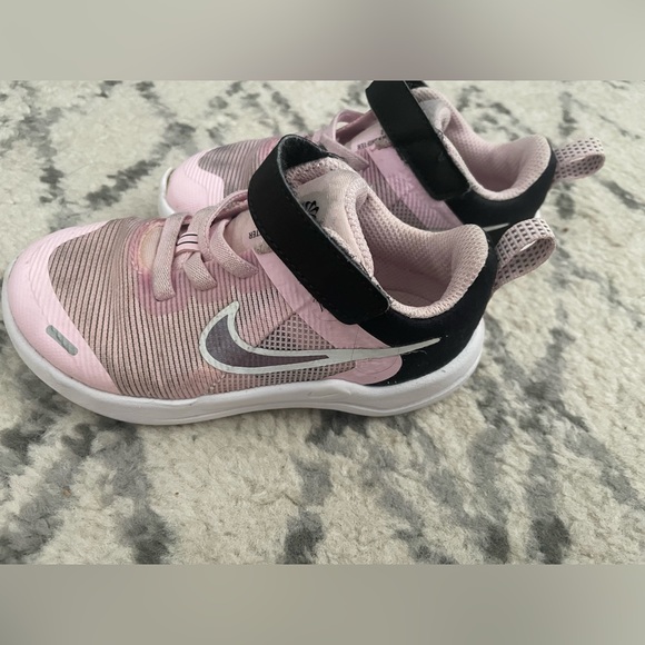Nike Toddler Shoes - Picture 3 of 5
